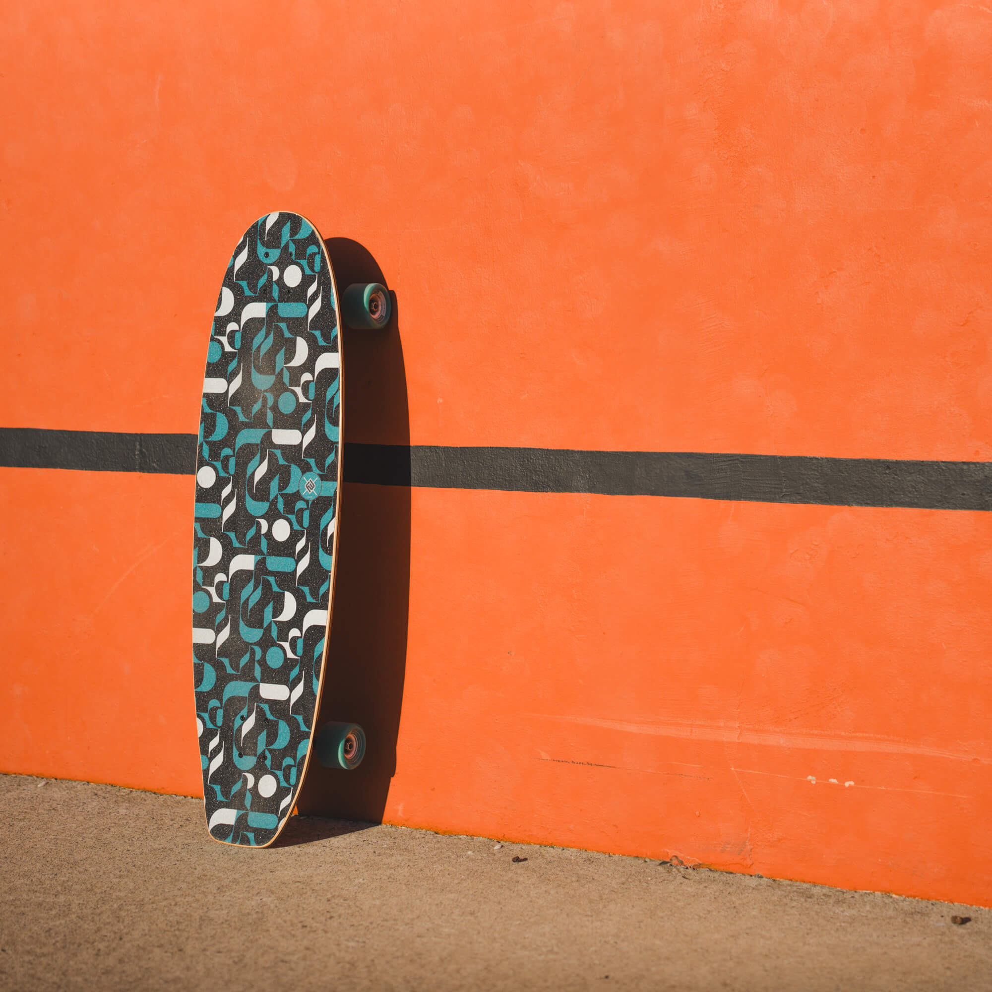 Surfskate Surf Board – Seething | Idéal pour le surf urbain | 29 x 10 Planche en érable | Axes S7 | Roues 65 x 43 mm 78A | Roulements ABEC-5 Surfskate Surf Board – Seething | Idéal pour le surf urbain | 29 x 10 Planche en érable | Axes S7 | Roues 65 x 43 mm 78A | Roulements ABEC-5